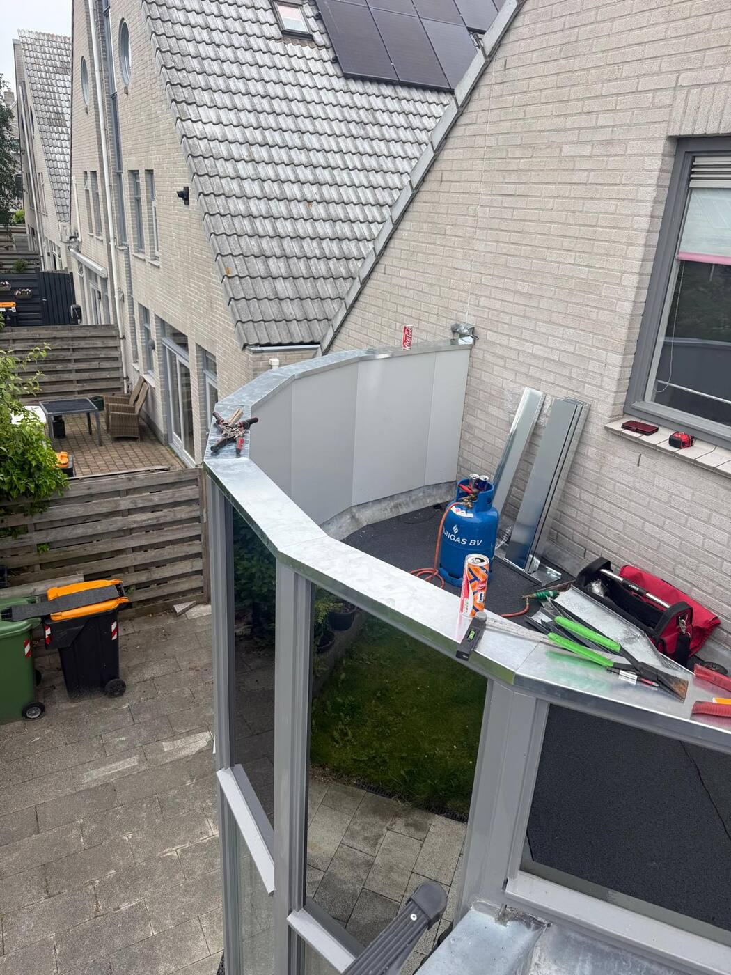 Zinkwerk: zinken erkerafdekking op maat gezet